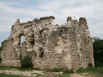 Руїни замку Тамплієрів в с. Середньому
