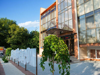Гелен Миколаїв
